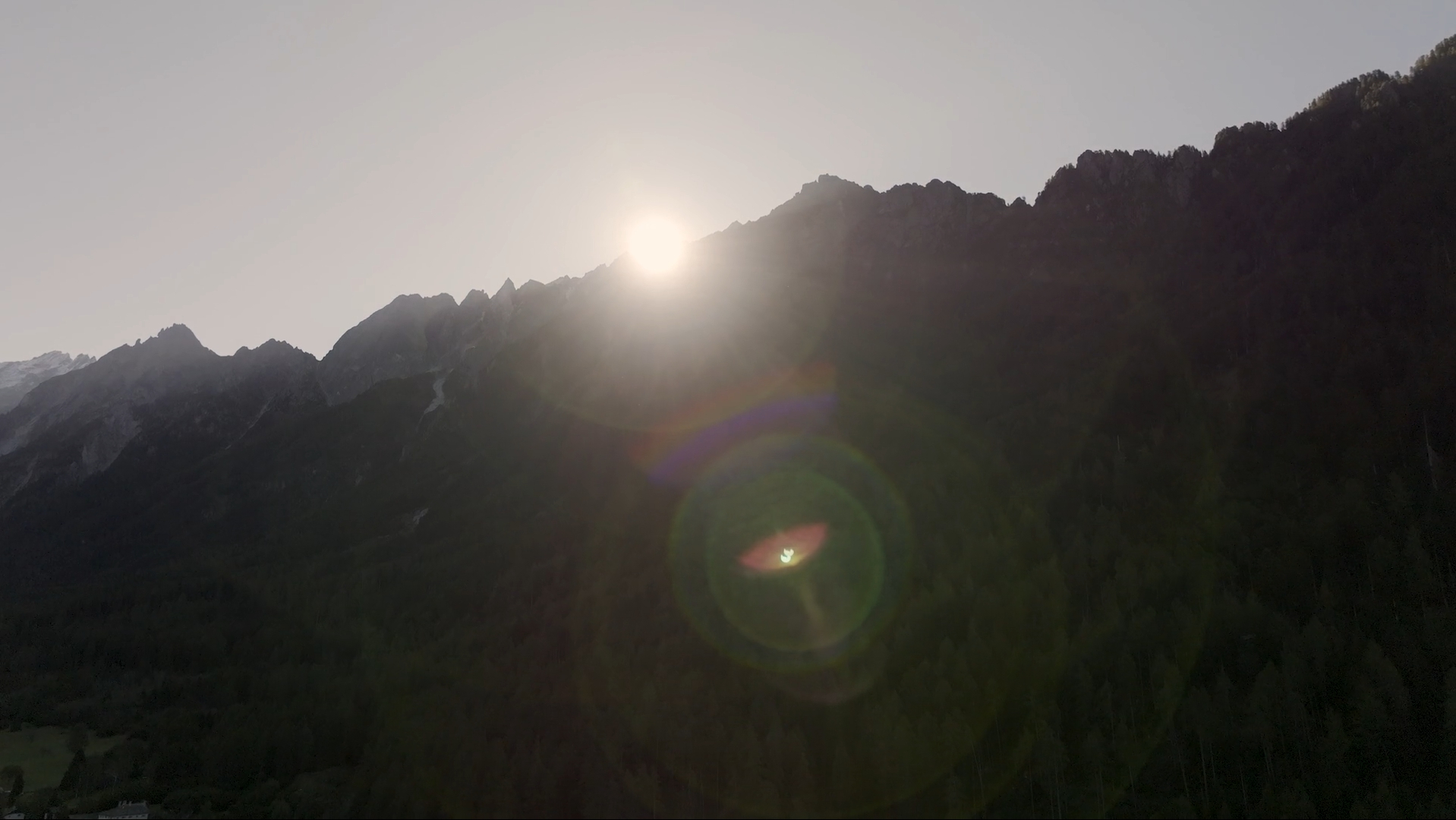 Trailer: Reise ins Licht